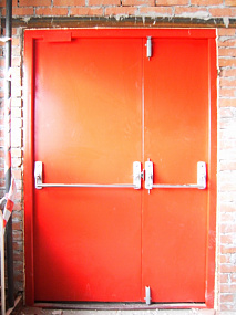 Огнестойкая дверь 90 c выпадающим порогом внешняя в офис