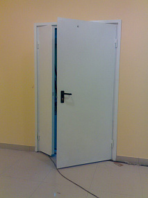 Огнезащитная дверь две створки в офисе